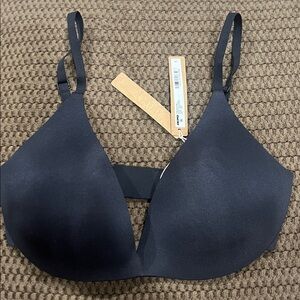 🖤SKIMS Wireless Form Super Push Up Bra (Pick size below)